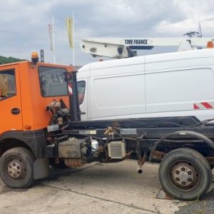 foto 4x4 hook 6.5t municipal BU200 +WINTER container gritt blade Bucher