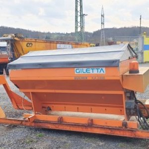 foto 4x4 hook 6.5t municipal BU200 +WINTER container gritt blade Bucher