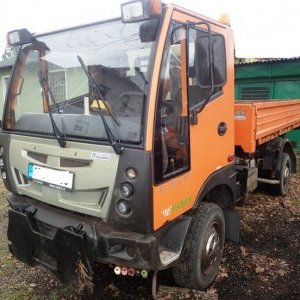 foto 4x4 hook 6.5t municipal BU200 +WINTER container gritt blade Bucher