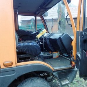 foto 4x4 hook 6.5t municipal BU200 +WINTER container gritt blade Bucher